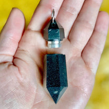 Pendulum Snuff Vial With Spoon